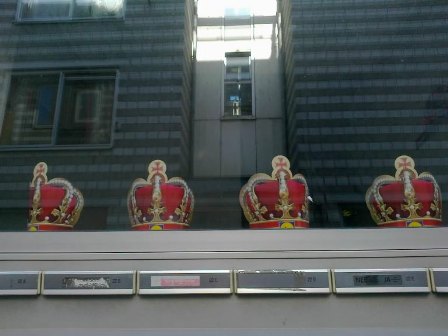 Kronen op de Dam in Amsterdam